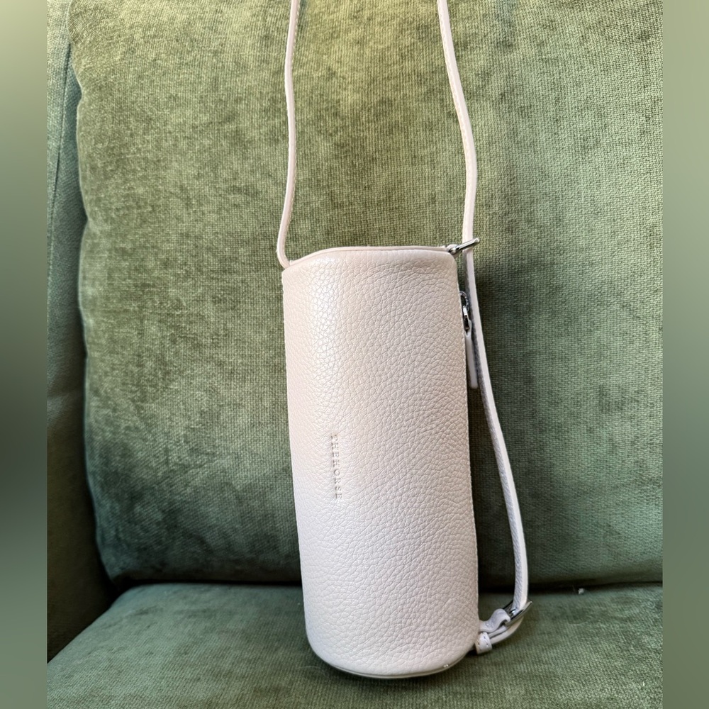 The Horse Romy in Oat Leather Barrel Bag - Picture 3 of 6